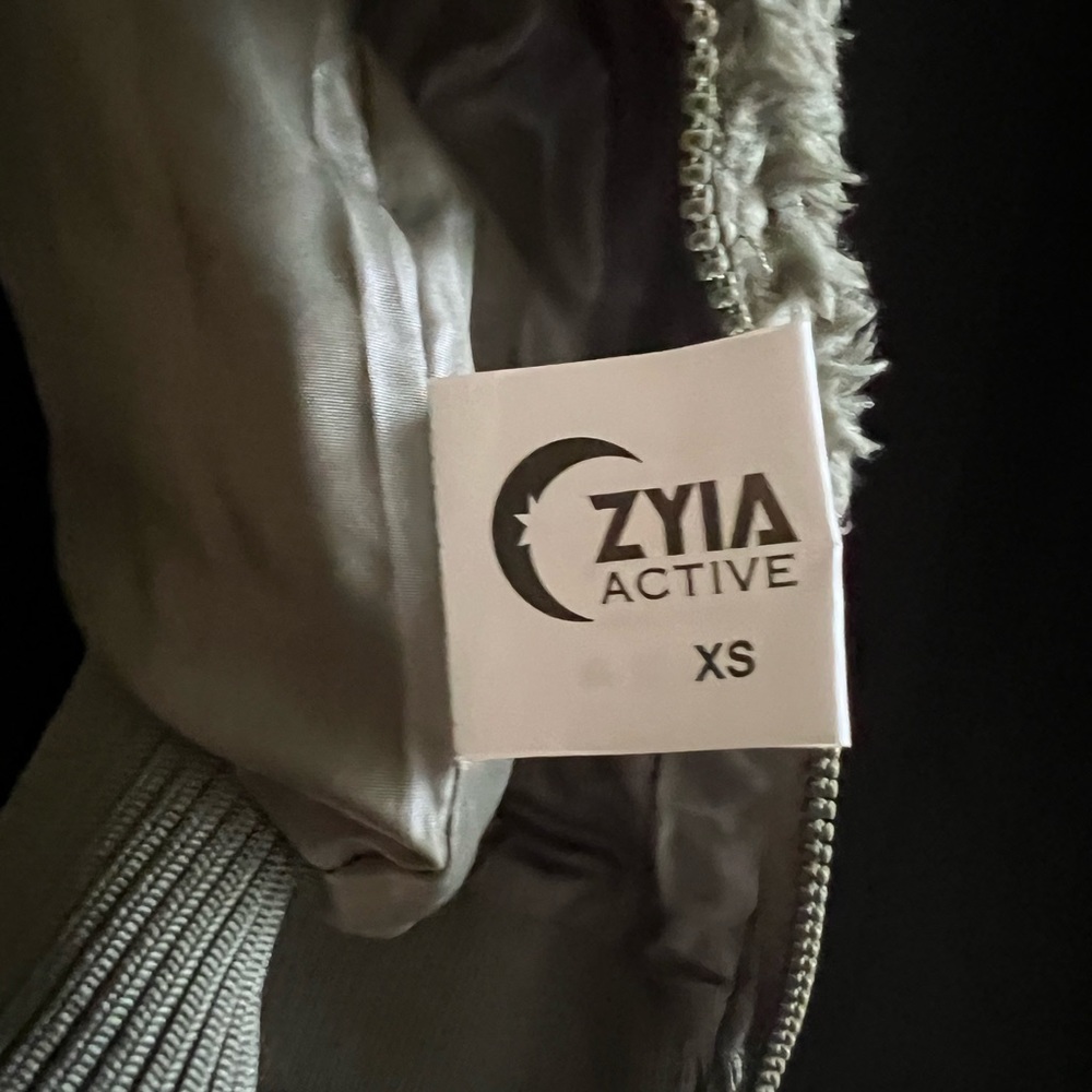 ZYIA Active NEW Olive Hooded Teddy Vest Size XS - Picture 6 of 10